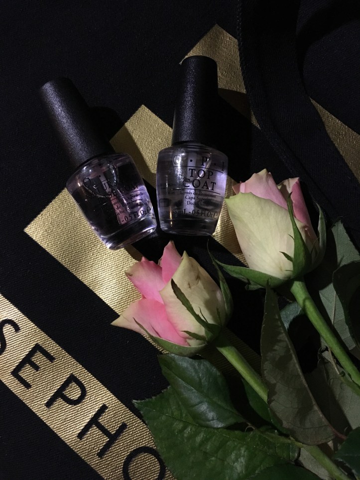 Vernis a ongles OPI, Top Caot, Base Coat. Sac en jean noir avec le logo Sephora.