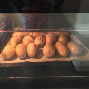 Hasselback Potatoes. Recette Suedoise